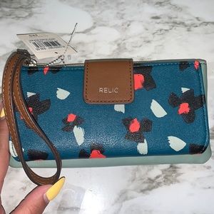 Relic by FOSSIL checkbook Wallet